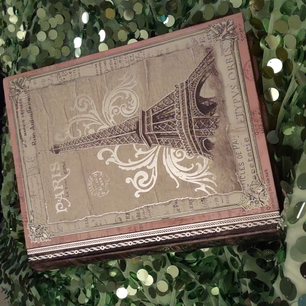 2 hideaway books Paris theme